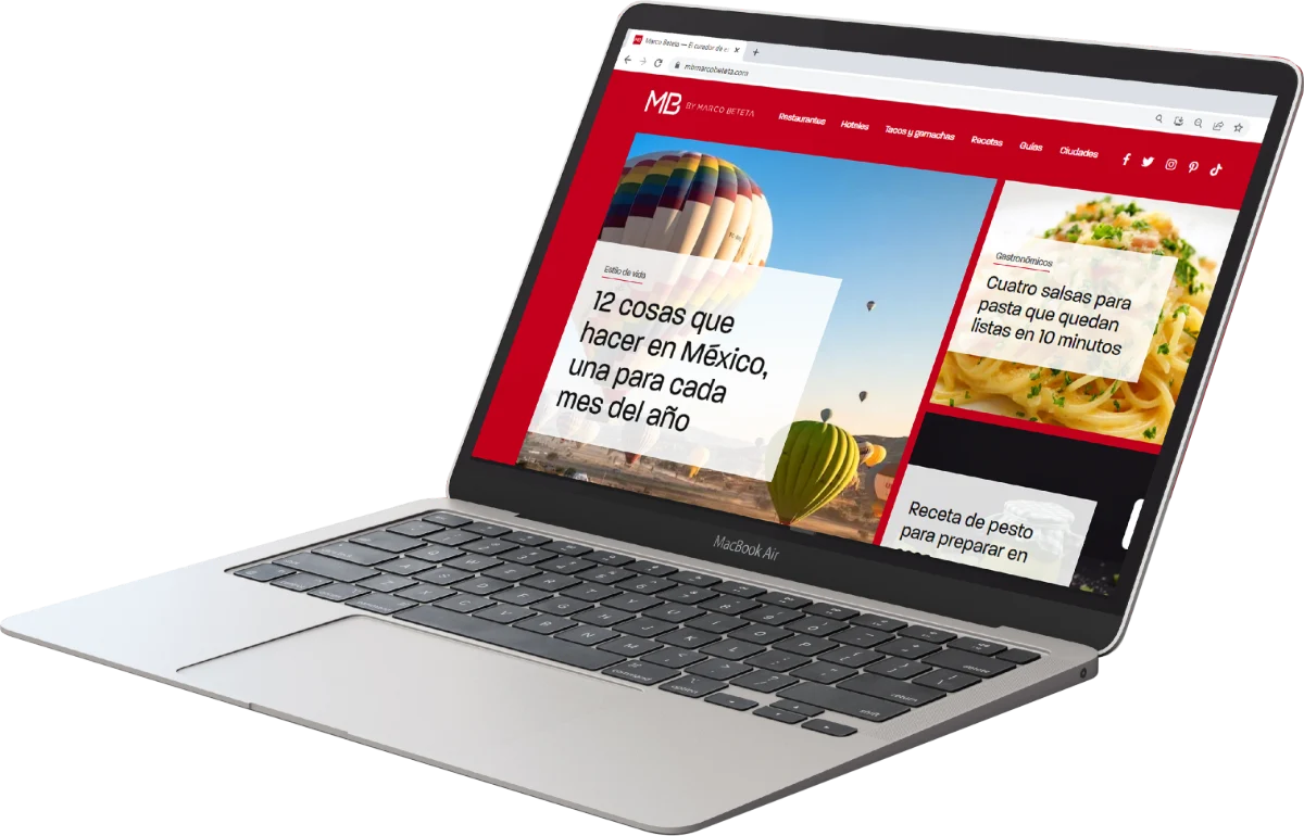 El sitio web de MB by Marco Beteta en una notebook, con notas de viaje y recetas